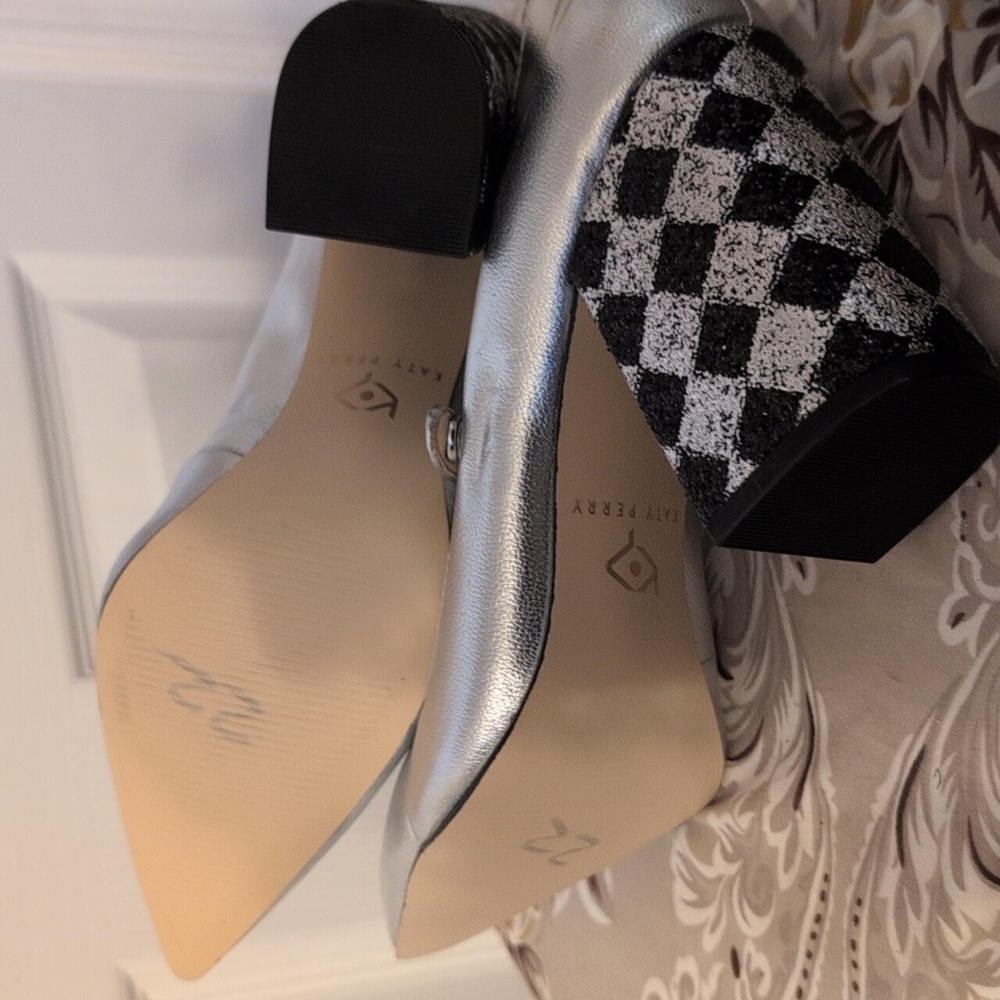 Shoes - Picture 6 of 10